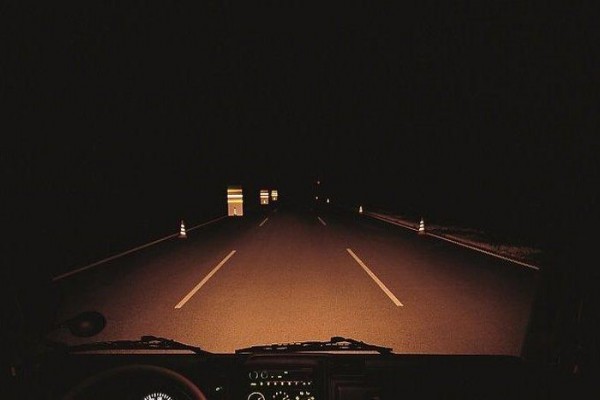 Cách phòng tai nạn khi lái xe ô tô trời tối trên đường cao tốc